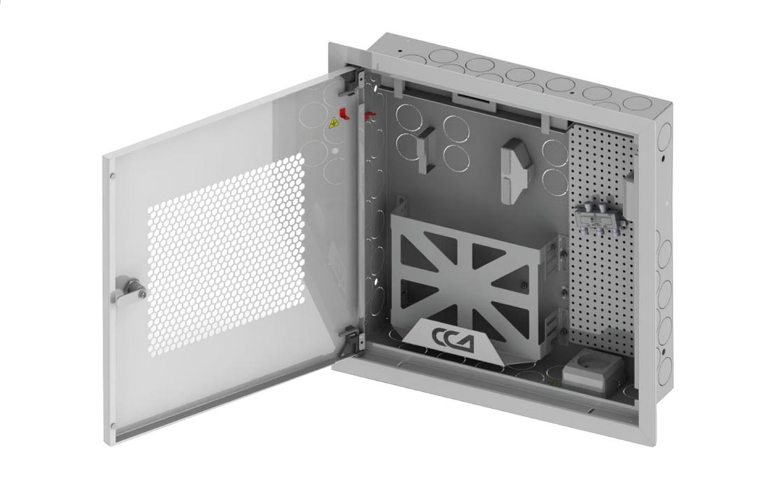 Шкаф квартирный телекоммуникационный встраиваемый с радиопрозрачной дверцей ШТ-НСс 4+3 патч-корда, делитель 1х4 ССД